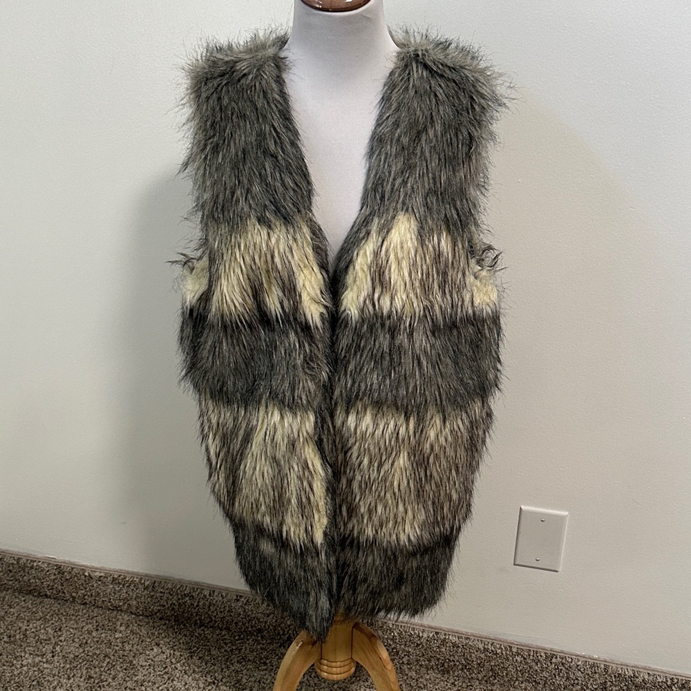 🐨 Aryn K Faux Fur Vest
